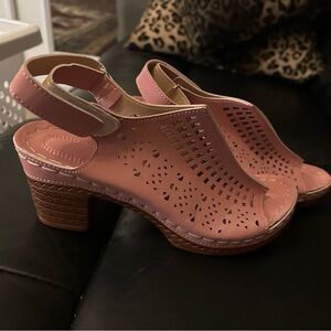 Pink color, comfortable, light weight, size 7